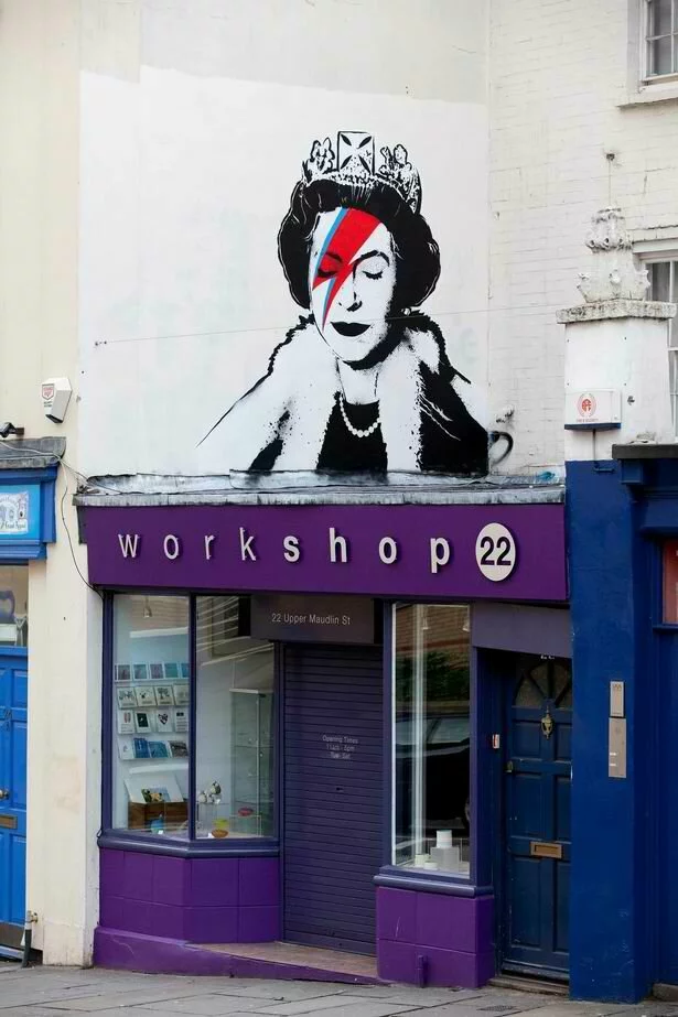  Did Banksy Mash Up Bowie & The Queen In New Stencil? (PHOTO)