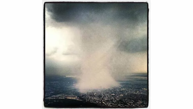 wpid xlarge Storm Rages Over New York! (PHOTO)